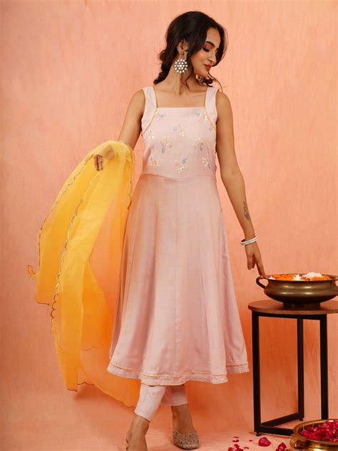 10 Elegant Pink Ethnic Wear For Ladies To Try In 2023 – House of Anecdotes