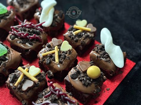 The Addams Family Cake Bites | Addams Family Values