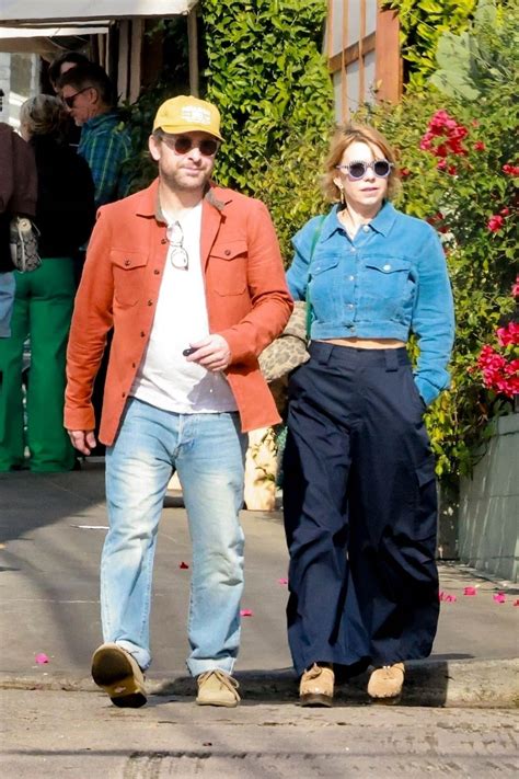 Mary Elizabeth Ellis and Charlie Day Savor a Sun-Kissed Lunch Date in Los Feliz 04.01.2025 ...