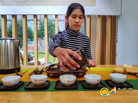 中华茶道文化课 让外国留学生爱上普洱茶 - 文化旅游 - 云桥网