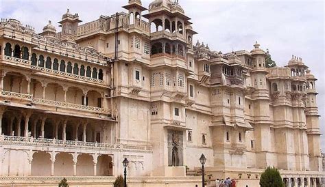 7 Best Places To Visit In Udaipur In May That Reeks Of Rajasthani Past!