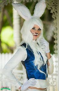 Rabbit cosplay. Банни рэббит косплей. Косплей кролика. Белый кролик косплей. Белый кролик Алиса косплей.