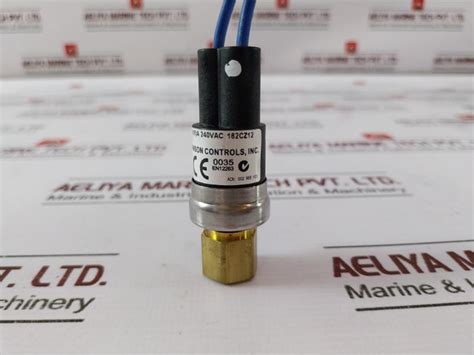 Johnson Controls P100ap-322 Pressure Sensor 240vac – Aeliya Marine Tech