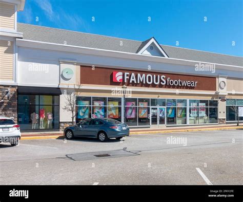 Shop sign retail shopping shoes hi-res stock photography and images - Alamy