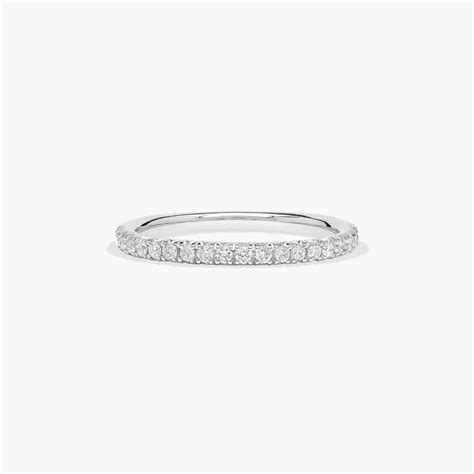 IGI 0.81 Carat I-VS2 Excellent Cut Round Diamond Cushion Outline Pavé ...