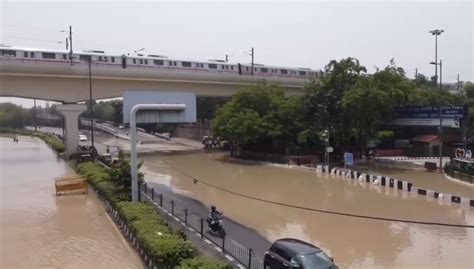 Delhi: Patients shifted to safer places as flood water enters Sushruta ...