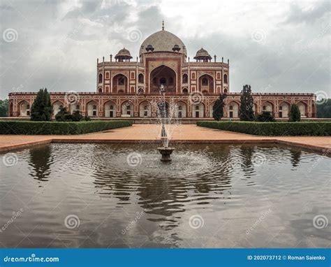Tomb of Humayun Mausoleum of the Ruler of the Mughal Empire, Delhi Stock Photo - Image of hindi ...
