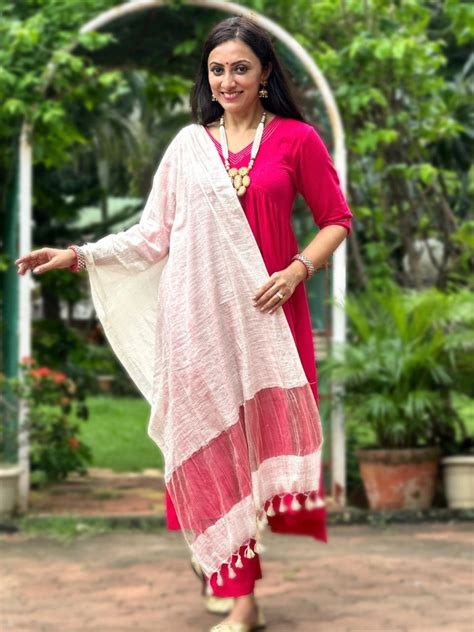 Cream Linen Dupatta with Organza Border and Tassels – Dupatta Bazaar