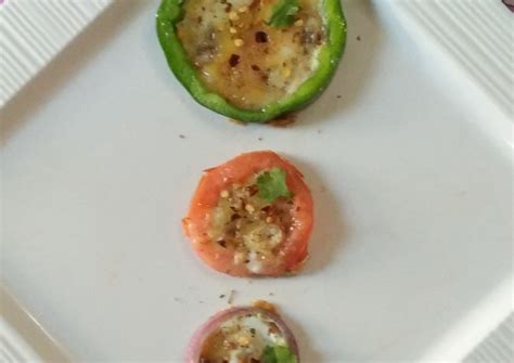 Eggs in Onion Capsicum Tomato Ring Recipe by Archana Agrawal - Cookpad