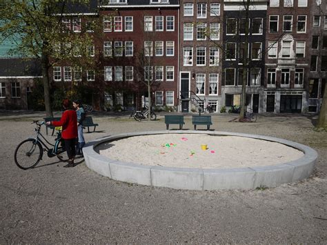 Playgrounds. Reinventing the square | Meer