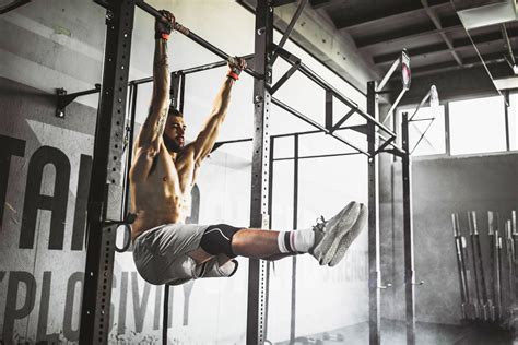 10 Best Pull Up Bar Ab Workouts (To Crush Your Core)