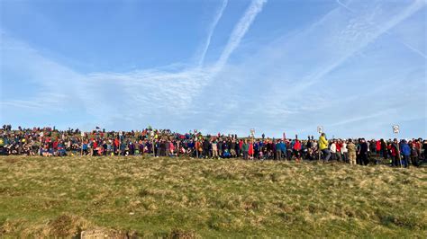 Teamwork and adrenaline: How teens tackle the Ten Tors Challenge - BBC News