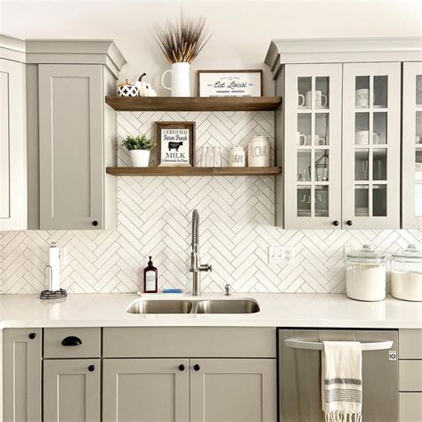 20 Stunning Backsplash Ideas for a Grey Kitchen