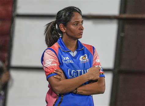 Captain Harmanpreet Kaur wore a dejected look after the loss ...