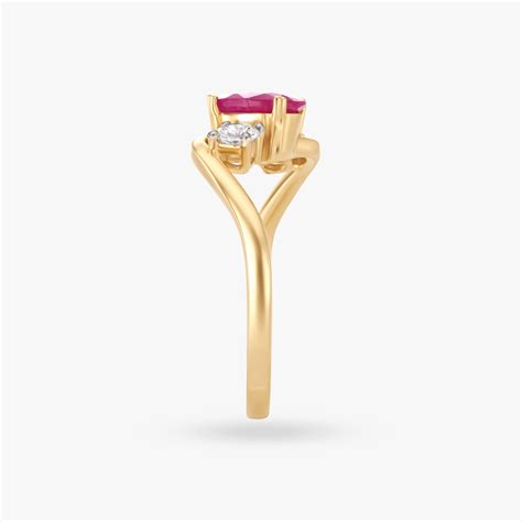Opulent Diamond Finger Ring