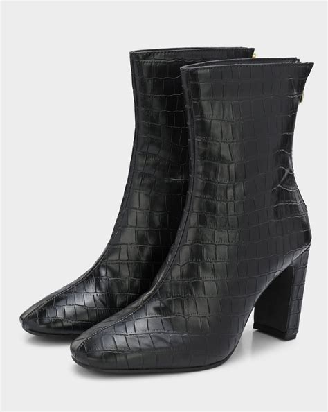 ADORLY Designer Boots – ADORLY | New Collection Online