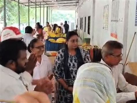 Asaram’s photo worship sparks outrage at Surat hospital