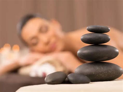 Ayurvedic Poultice Massage - From Hot Stone To Poultice, Massages To ...