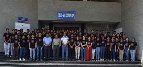 Home [iiitvadodara.ac.in]