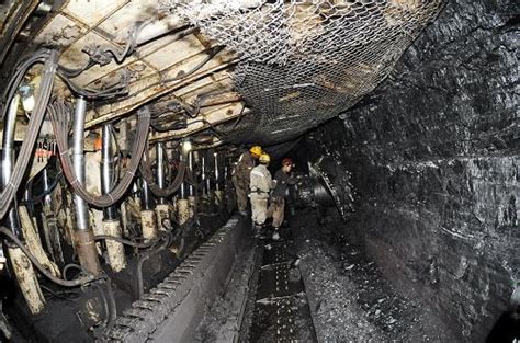 山西煤矿工人的月工资-