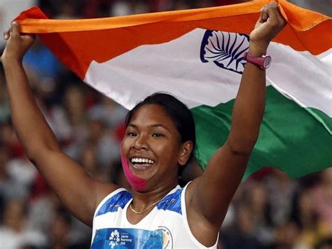 एशियाड की गोल्डन गर्ल स्वप्ना बर्मन को 10 लाख का इनाम, बोलीं-लोग कह रहे ...