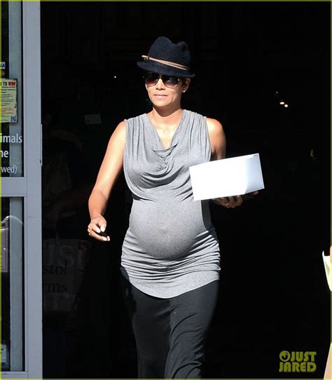 Halle Berry: Pregnant Pastry Pick-Up!: Photo 2940758 | Halle Berry ...