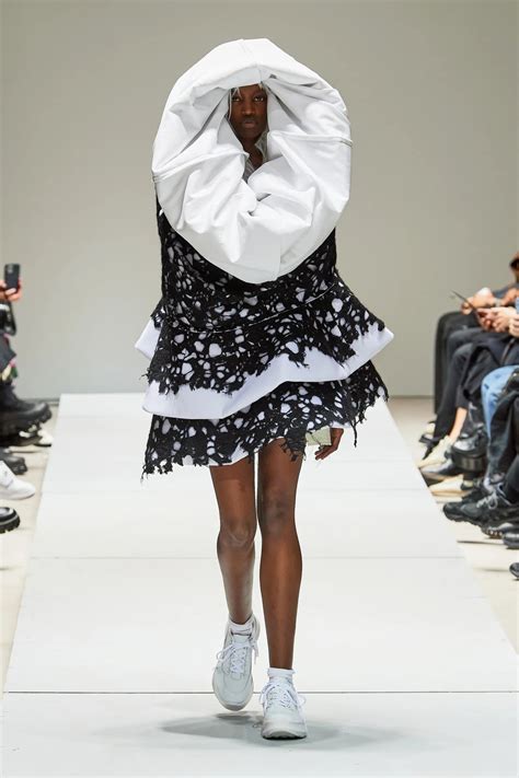 Comme des Garçons Spring/Summer 2023 - Paris Fashion Week