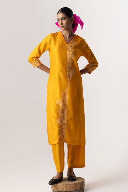 Buy Yellow Silk V Neck Abstract Bandhani Pattern Kurta Pant Set For ...
