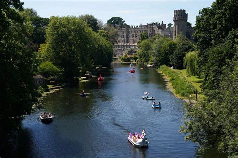 Glorious photographs as sun-soaked locals lap up the rays in ...
