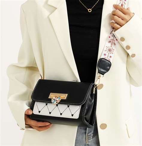 The Heart-Quilt Crossbody in Onyx & Alabaster – Diva Dale