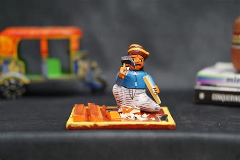Hastha Kalalu Indian Village Craftsman/Working Man Show Pieces ...