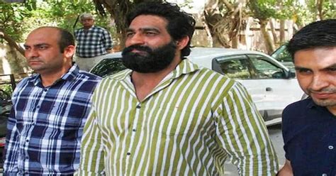 Youtuber Bobby Kataria कबूतरबाजी के आरोप में Arrest