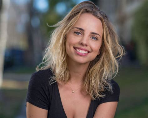 Los Angeles Model and Actress Headshot - Katie Moore