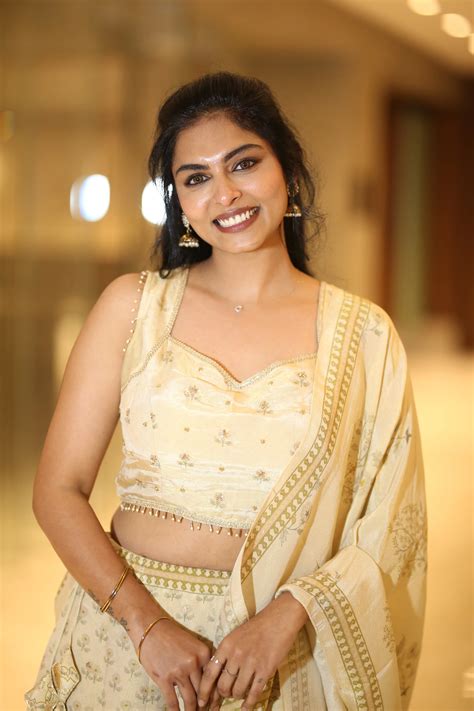 Mounika Reddy: గోల్డ్ కలర్ డ్రెస్సులో మౌనిక రెడ్డి మెరుపులు.. ఫోటోలు ...