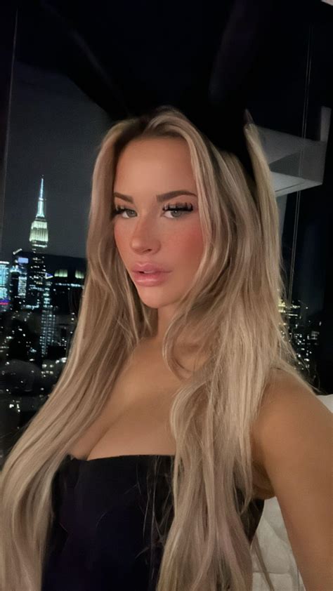 Elizabeth Rabbit Nudes