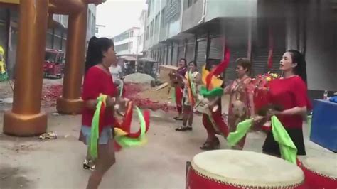 农村女子锣鼓队表演，打鼓的太得劲了，这才是真正的民间锣鼓_腾讯视频