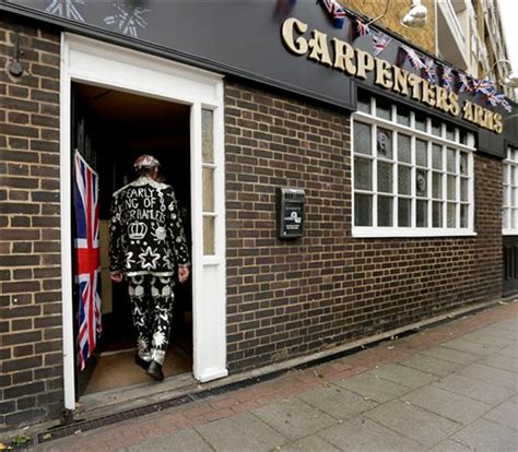 London\'s Cockneys compete for Olympic attention