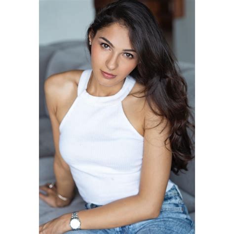 இது உள்ள போட வேண்டியது! இது தான் உங்க Dressஆ! இளைஞர்களை சுண்டி ...