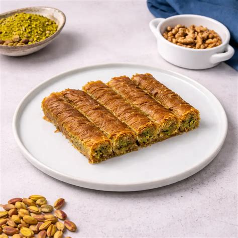 Fıstıklı Burma Kadayıf - AUM Pasta & Cafe