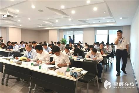 上海高校毕业生线下招聘会举行，50家国企带来千余个岗位_五湖招聘会网