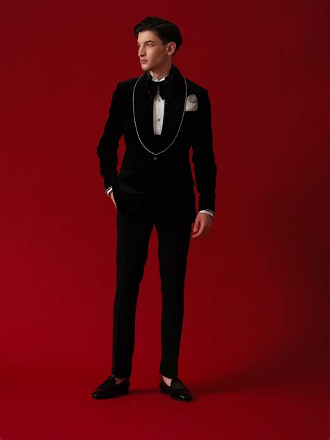 BLACK EMBELLISHED VELVET TUXEDO WITH SHAWL COLLAR – Amrit Dawani