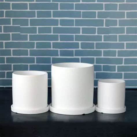 Matte White Ceramic Cylindrical Pot with Tray - Plantxo