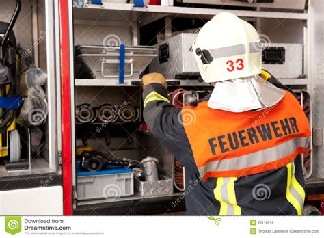 消防队员 库存照片. 图片 包括有 卡车, 紧急, 被宣扬的, 风险, 帽子, 安全性, 人员, 统一, 投反对票 - 25116516