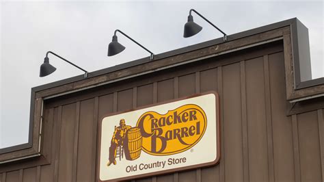 Is Cracker Barrel Open on Thanksgiving? 2025 Holiday Hours - Men's Journal