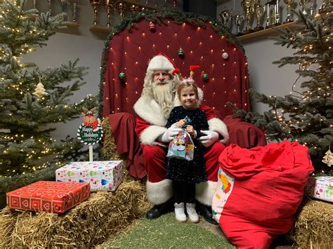 Djed Božićnjak stigao u Ribnicu i oduševio najmlađe - Velika Gorica Online