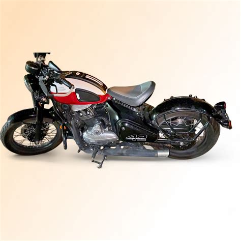 Jawa 42 Bobber Moonstone White, 5,600 Kms - Pre-Owned Two Wheeler at DriveX