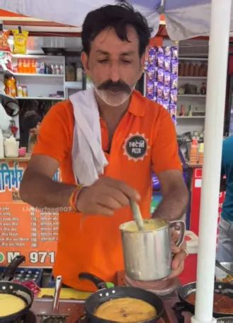 Delhi: Street Vendor Sells Moong Dal Pizza
