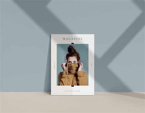 Woman on editorial magazine mock-up | Premium PSD