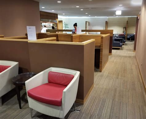 Chicago O'Hare / ORD Priority Pass lounge review - Swissport lounge ...