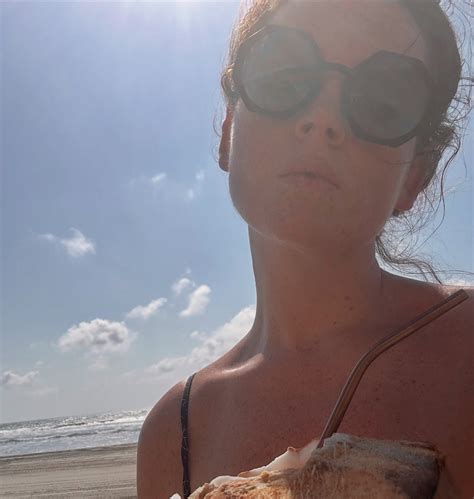 Kitzia Mitre | Acapulco my love ♥️🥥 | Instagram